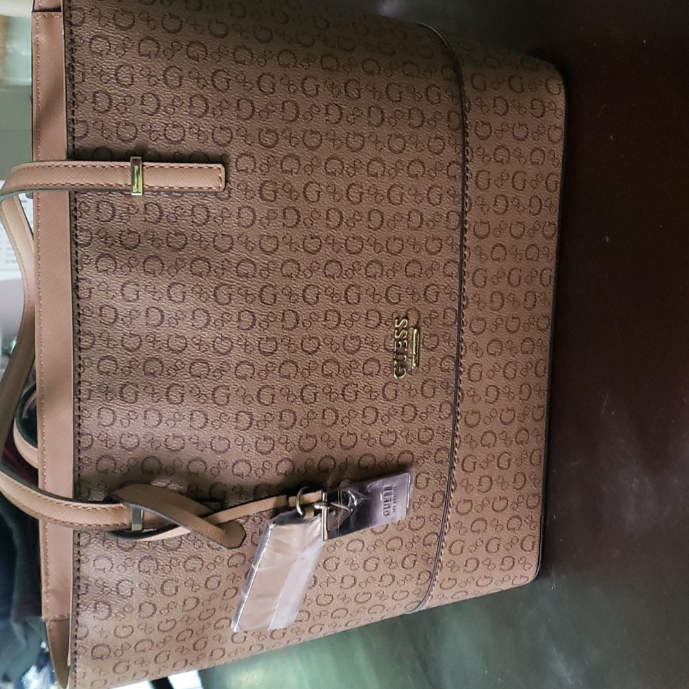 Guess purse - Picture 2 of 6